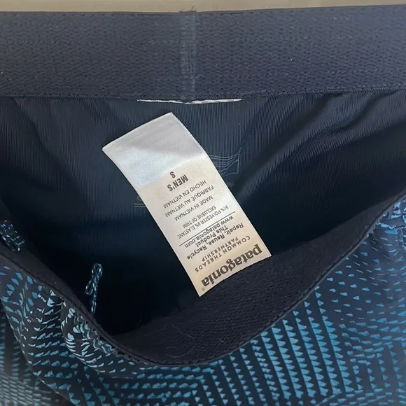 Patagonia board shorts with 3 zippered pockets - Picture 6 of 6